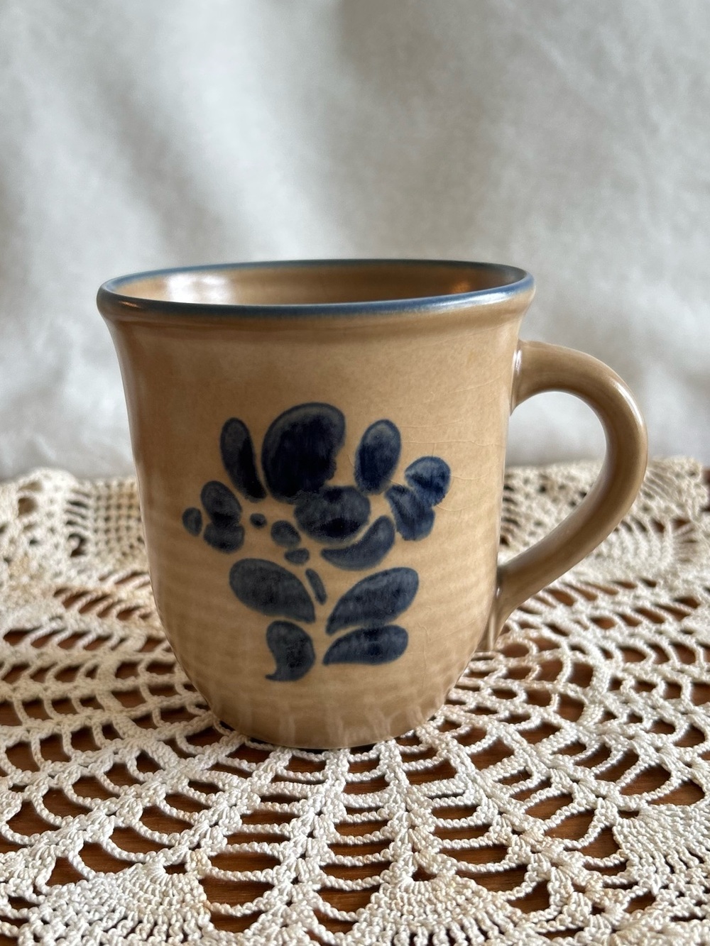 Pfaltzgraff Folk Art Mug Vintage Blue Tan Stoneware
Coffee Cup